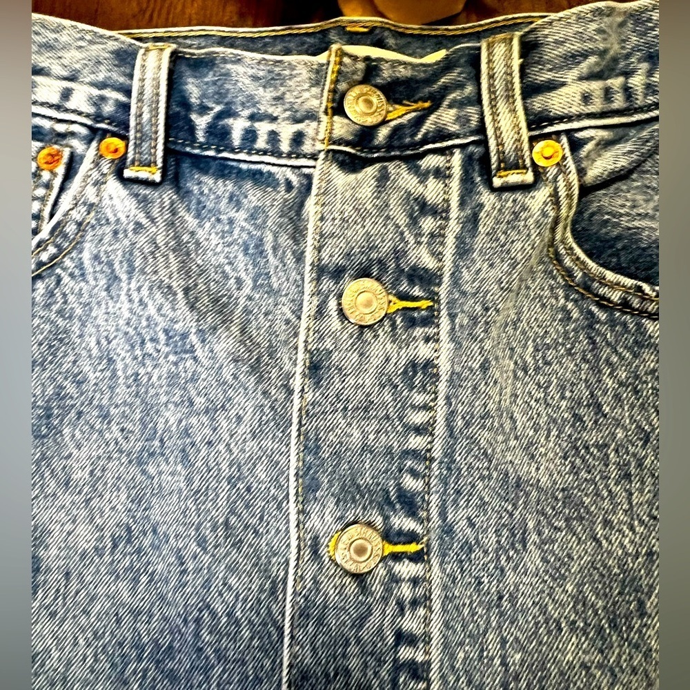 Levi’s Premium Button Down Denim Mom Skirt Urban Outfitters - Picture 3 of 6